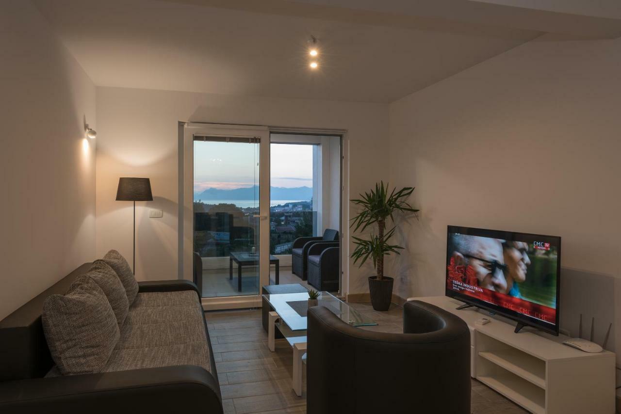 Apartments Villa Hadria Makarska Eksteriør billede
